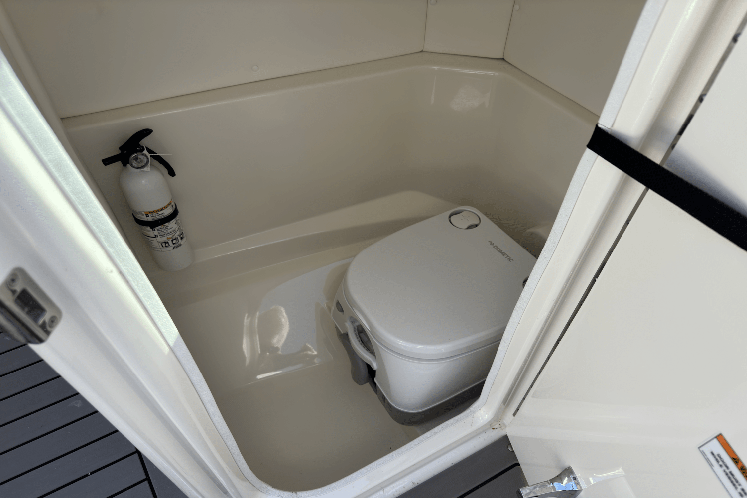 2022 Sea Ray 230 SPX Image Thumbnail #14