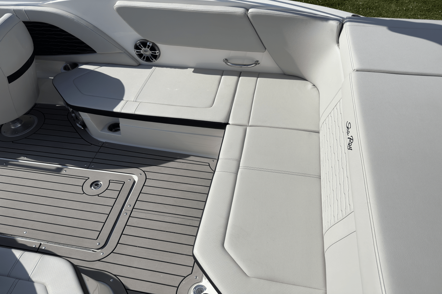 2022 Sea Ray 230 SPX Image Thumbnail #13
