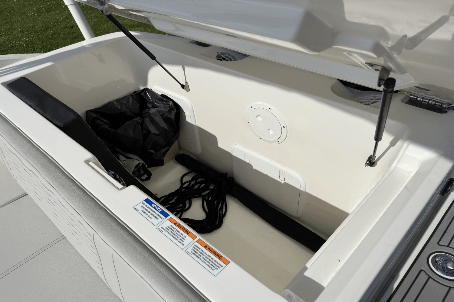 2022 Sea Ray 230 SPX Image Thumbnail #15