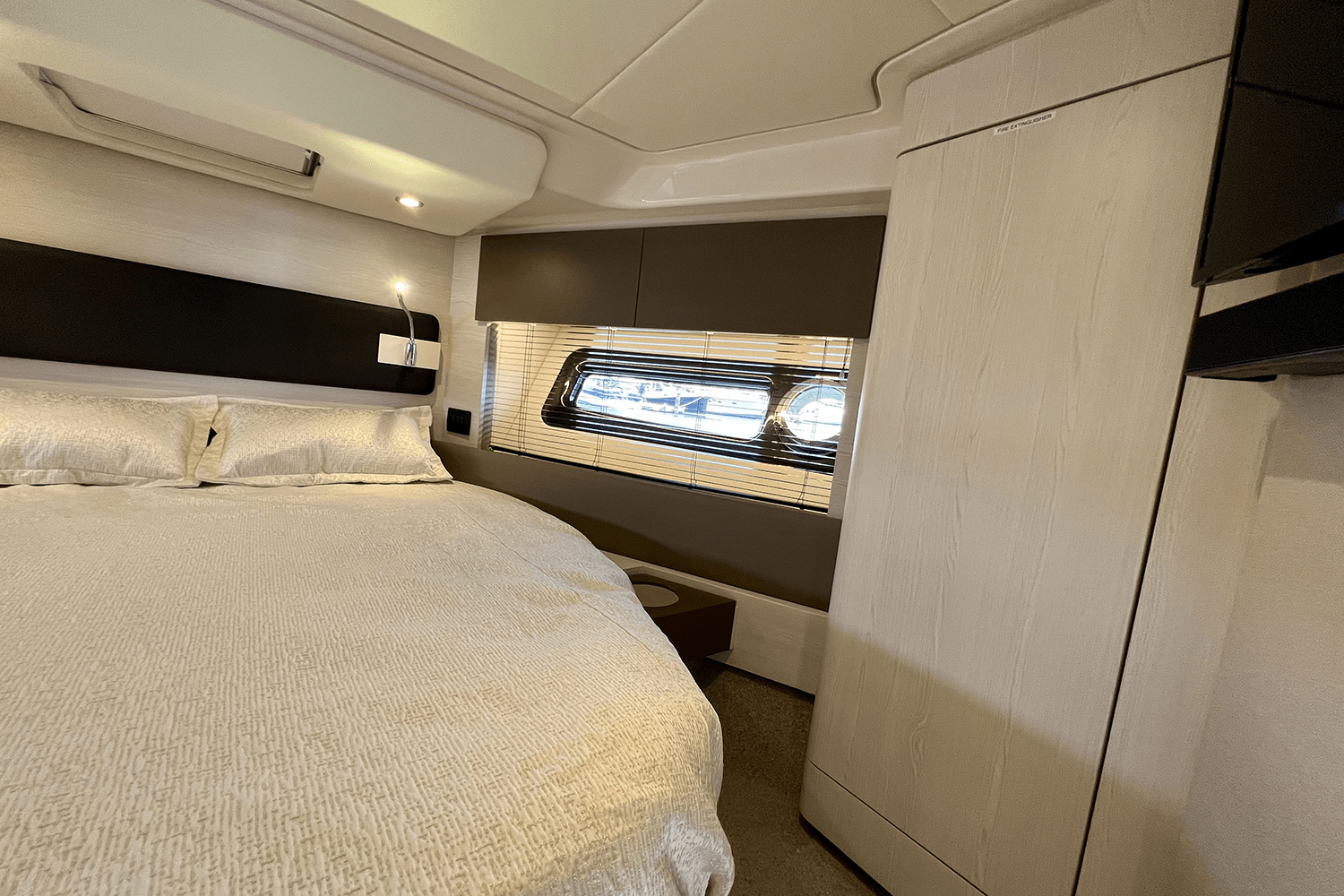 2019 Azimut 50 FLYBRIDGE Image Thumbnail #3