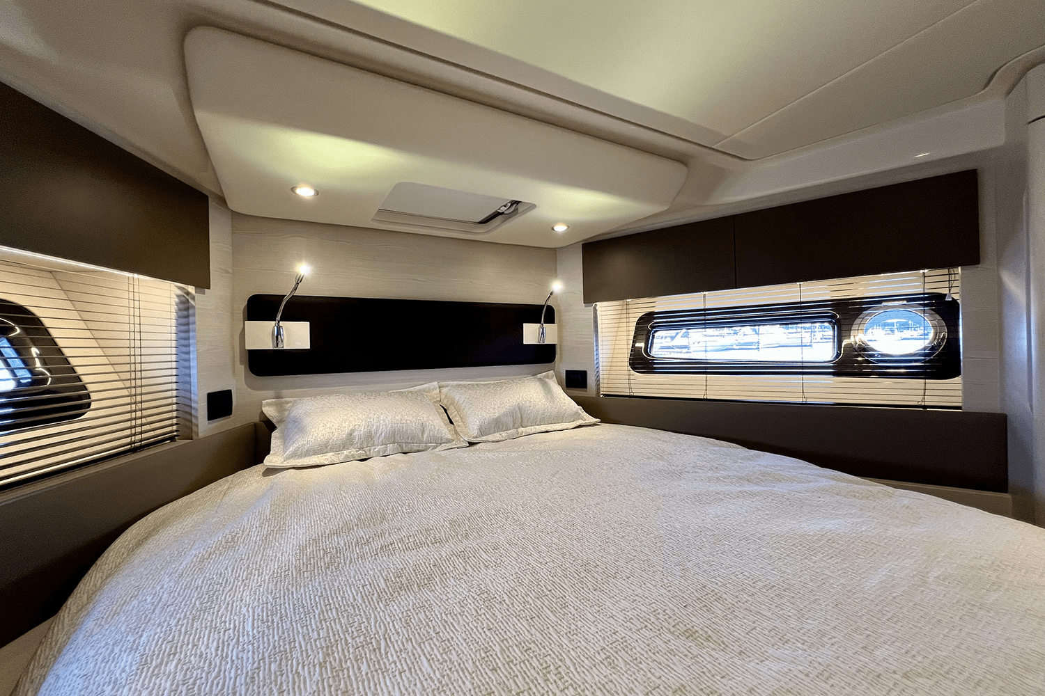 2019 Azimut 50 FLYBRIDGE Image Thumbnail #7