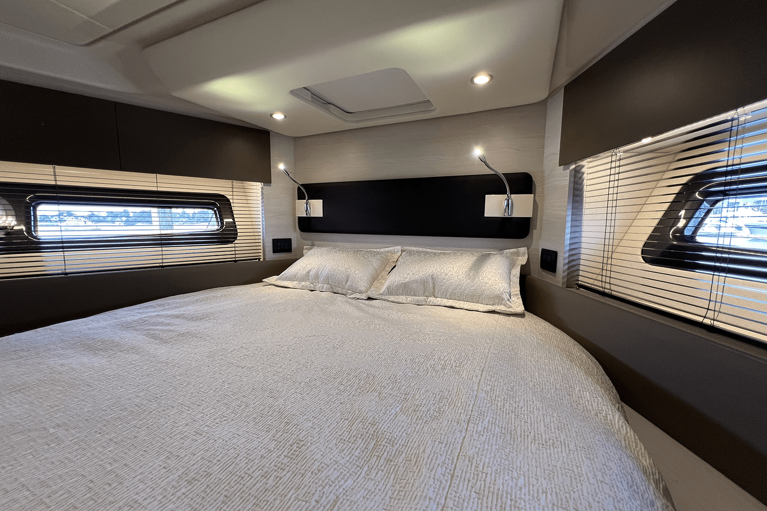 2019 Azimut 50 FLYBRIDGE Image Thumbnail #6