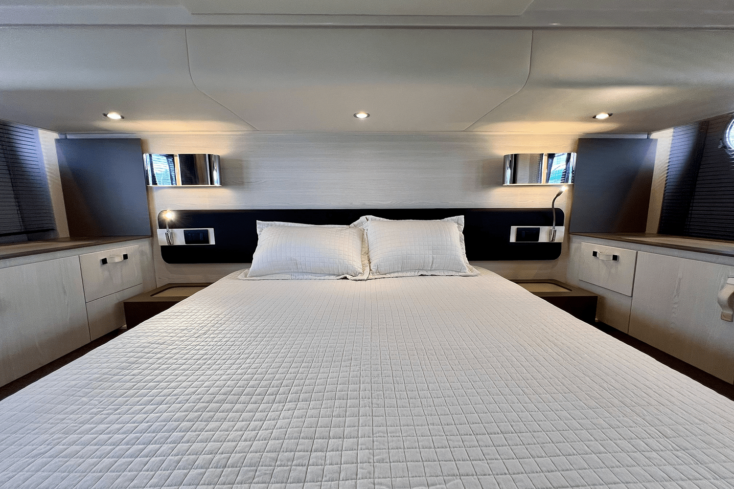 2019 Azimut 50 FLYBRIDGE Image Thumbnail #14