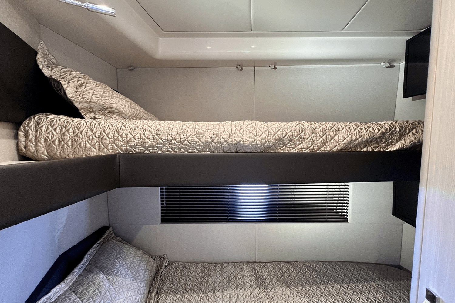 2019 Azimut 50 FLYBRIDGE Image Thumbnail #8