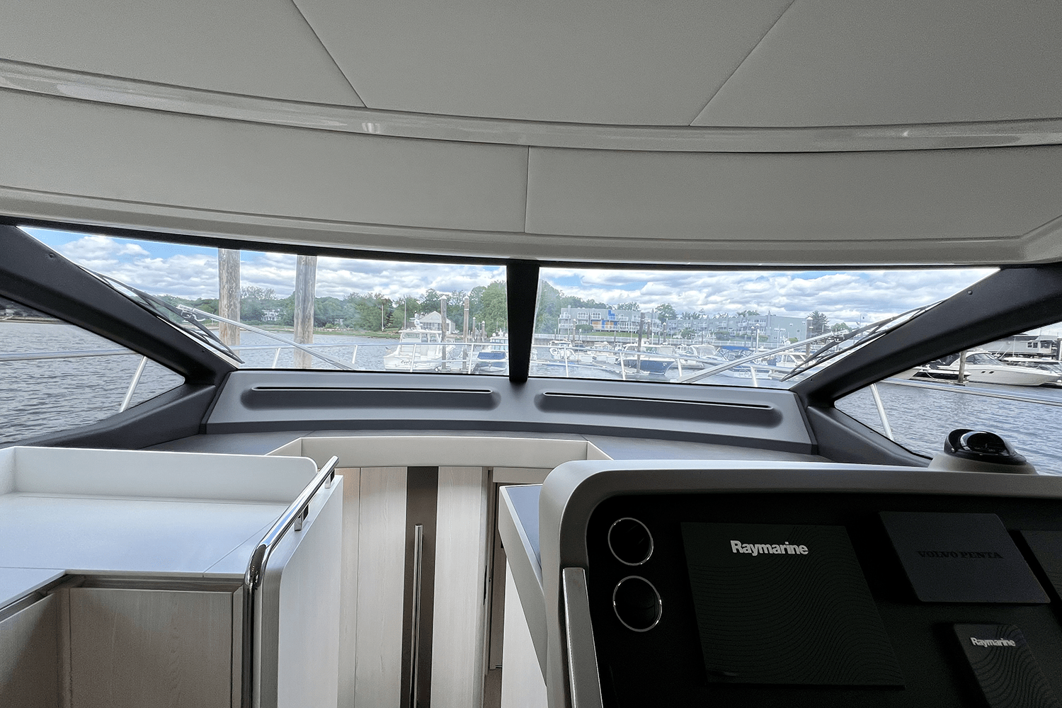 2019 Azimut 50 FLYBRIDGE Image Thumbnail #1