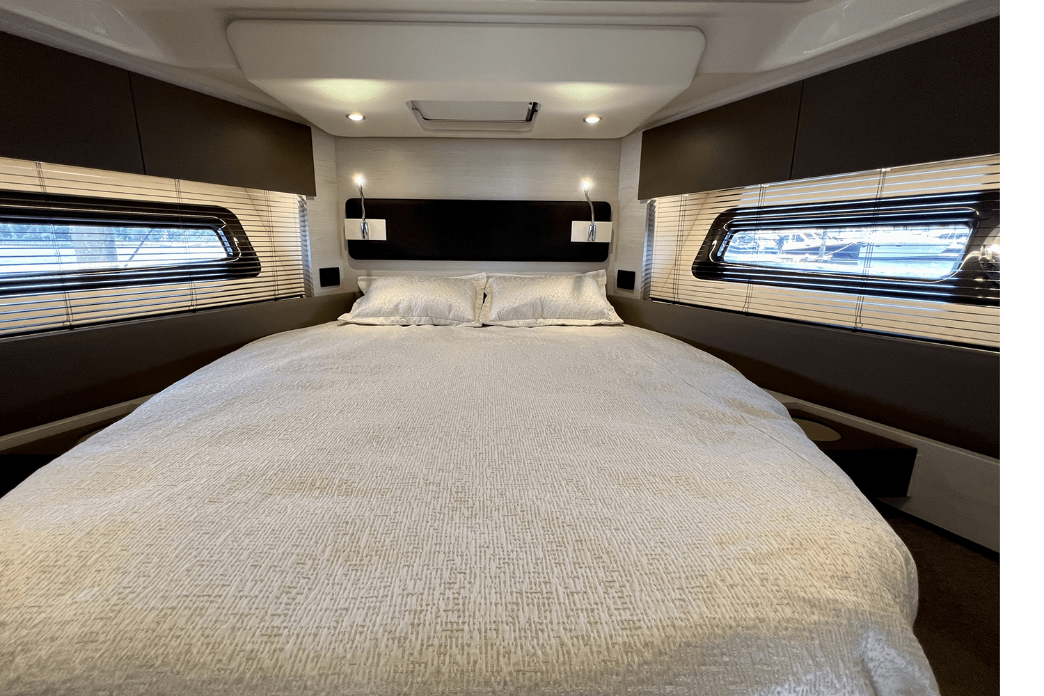 2019 Azimut 50 FLYBRIDGE Image Thumbnail #2