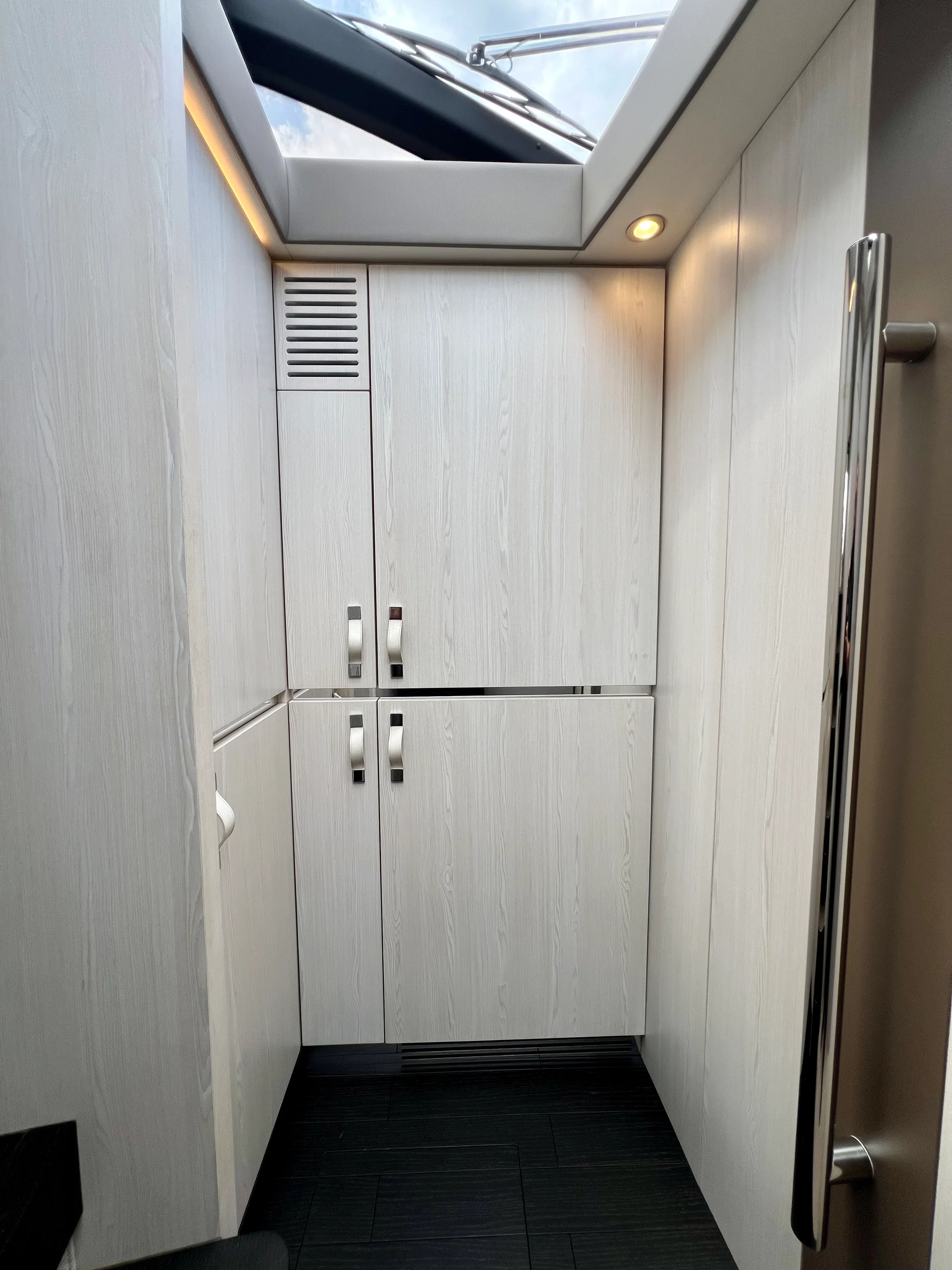 2019 Azimut 50 FLYBRIDGE Image Thumbnail #56