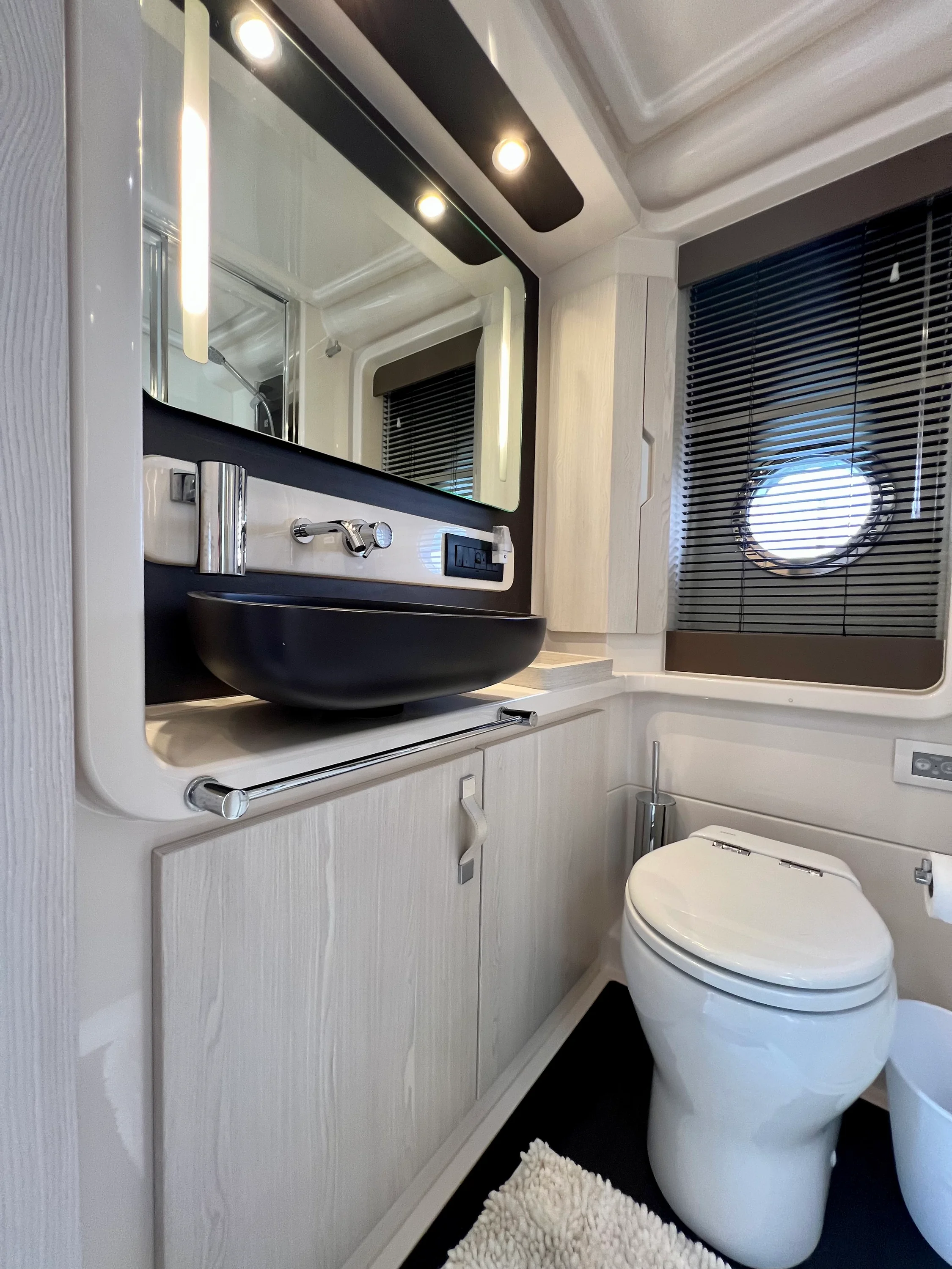 2019 Azimut 50 FLYBRIDGE Image Thumbnail #78