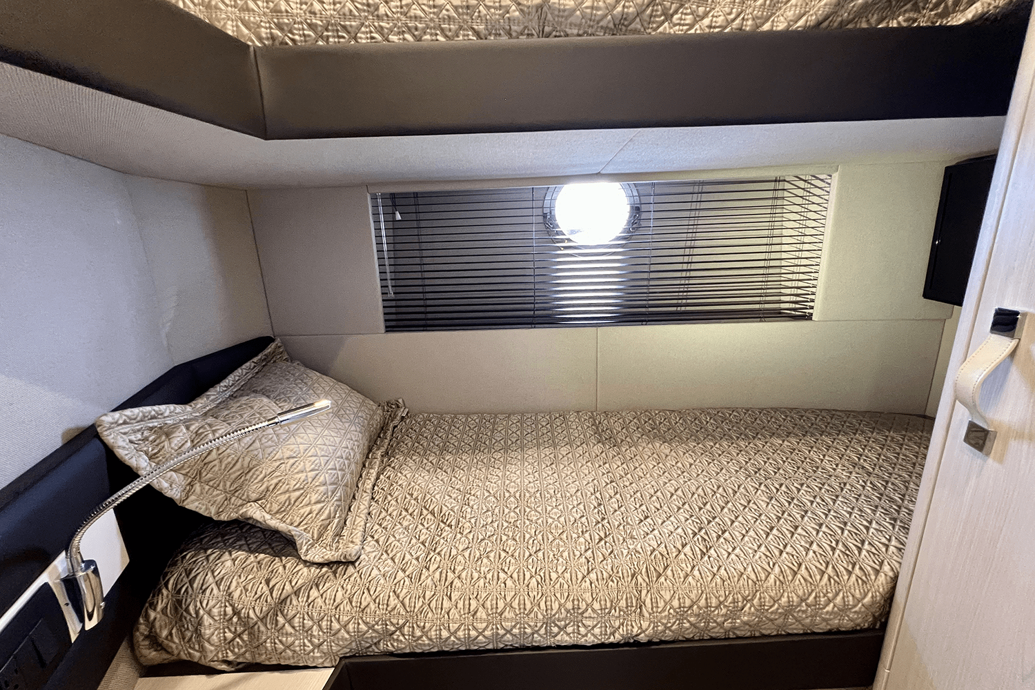 2019 Azimut 50 FLYBRIDGE Image Thumbnail #9