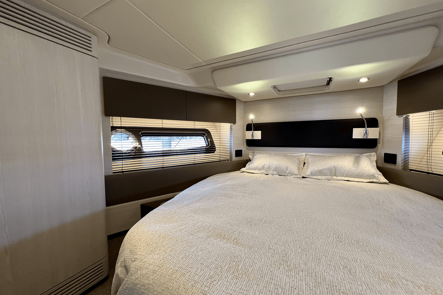 2019 Azimut 50 FLYBRIDGE Image Thumbnail #4