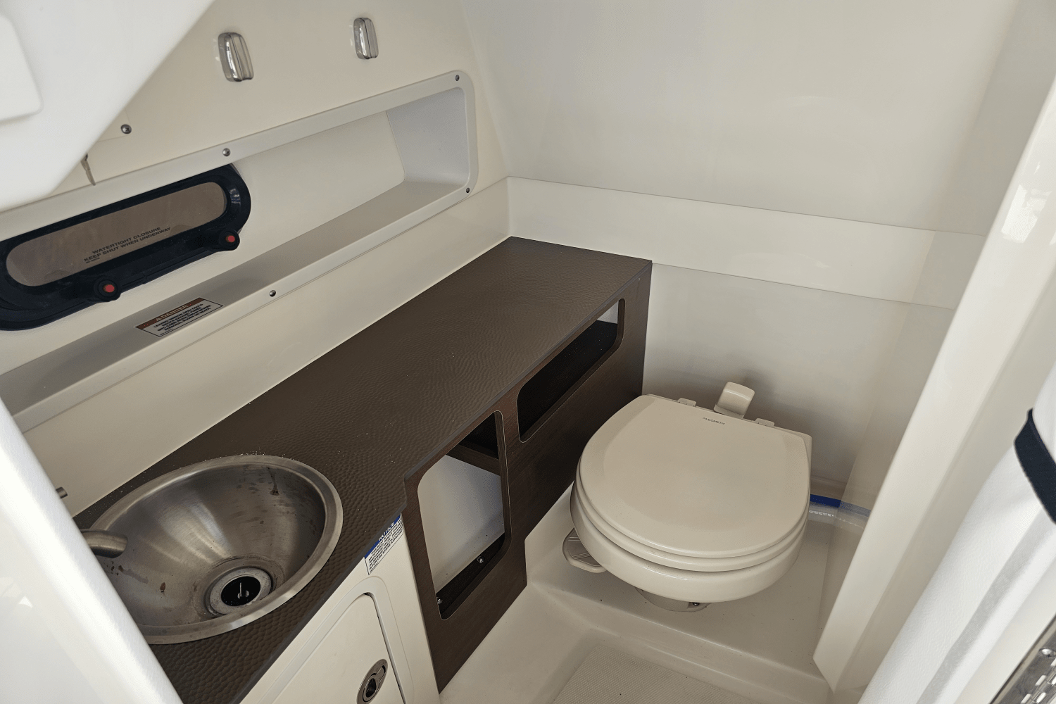 2024 Sea Ray 270 SD-OB Image Thumbnail #24
