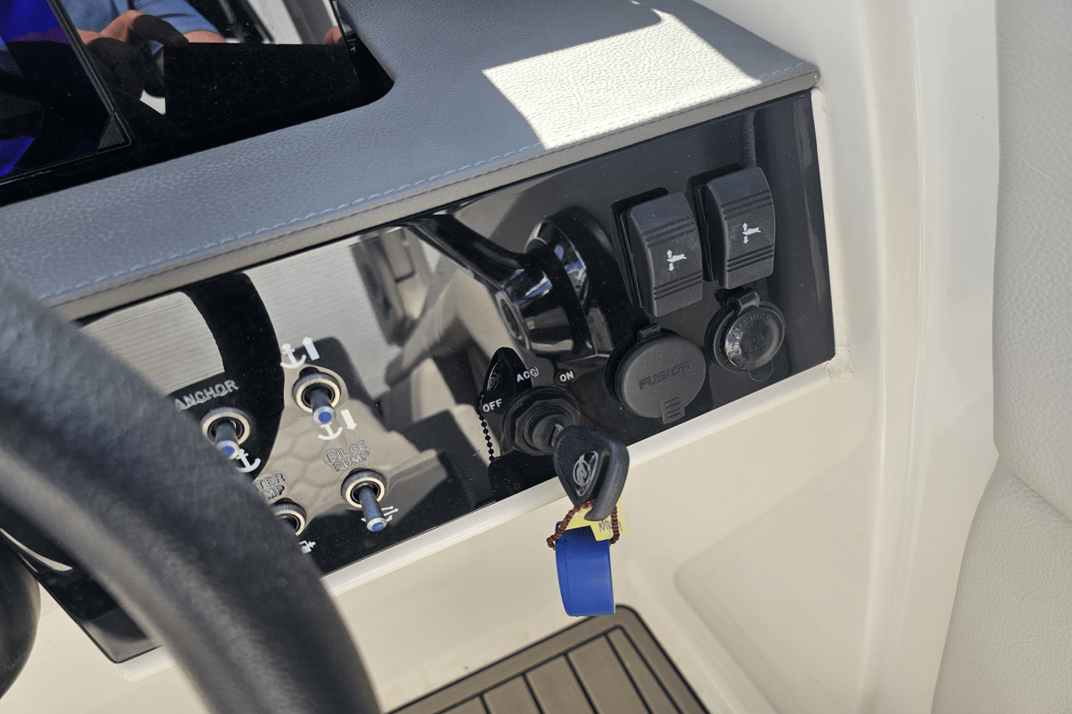 2024 Sea Ray 270 SD-OB Image Thumbnail #11