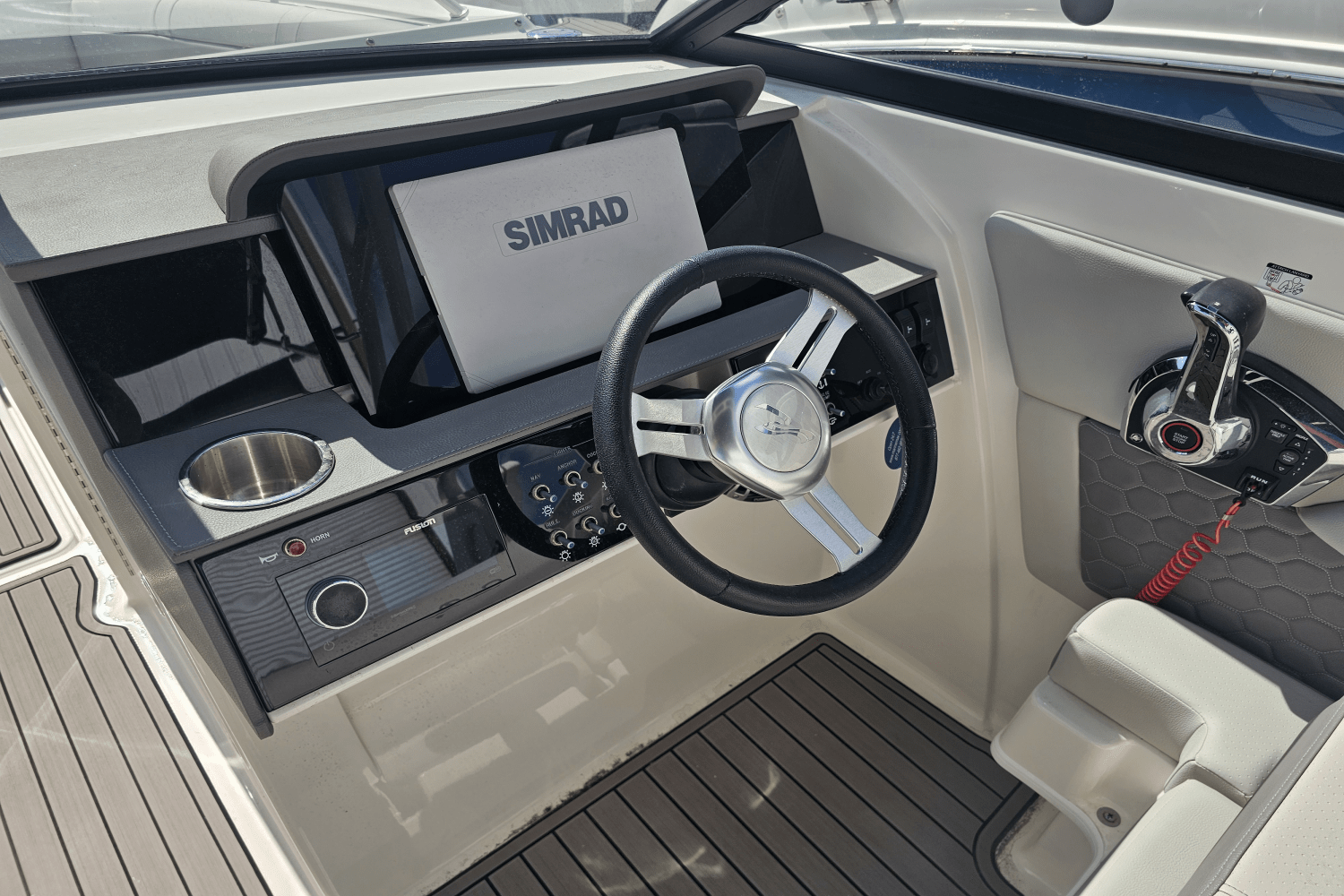 2024 Sea Ray 270 SD-OB Image Thumbnail #6