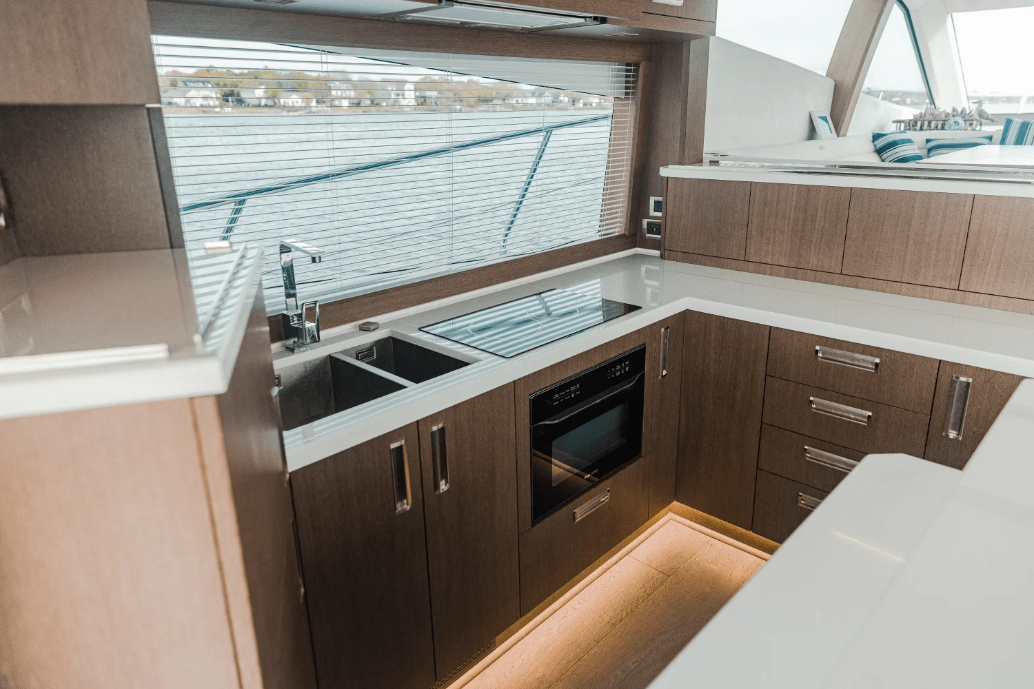 2021 Galeon 550 FLY Image Thumbnail #18