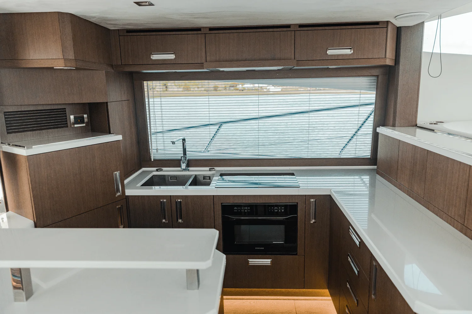 2021 Galeon 550 FLY Image Thumbnail #11