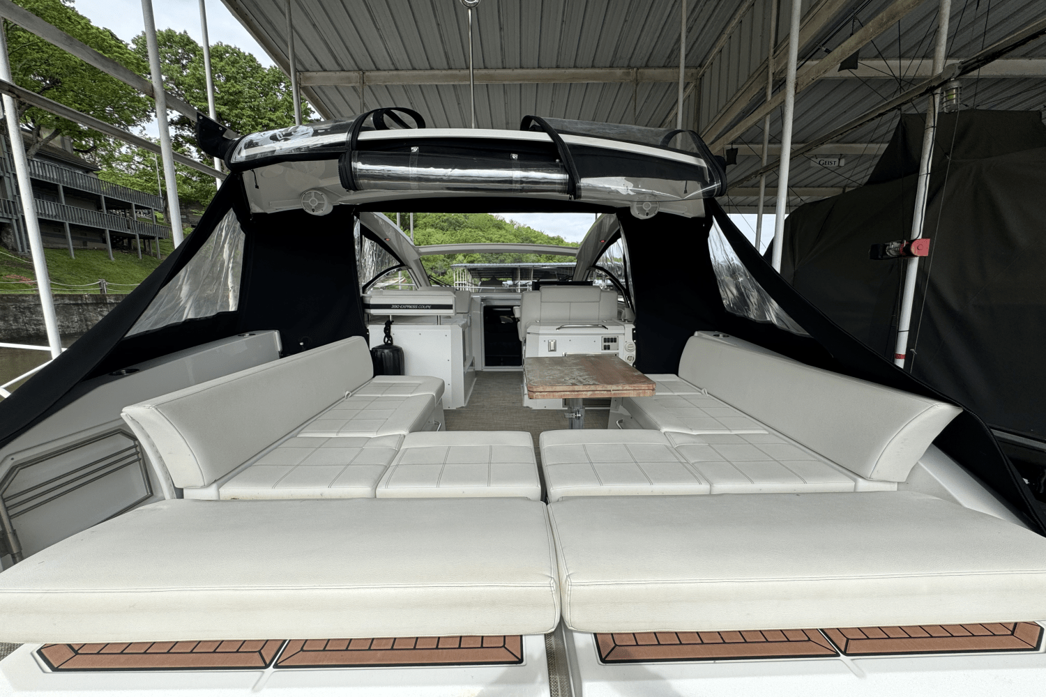 2015 Cruisers Yachts 390 EXPRESS COUPE Image Thumbnail #18
