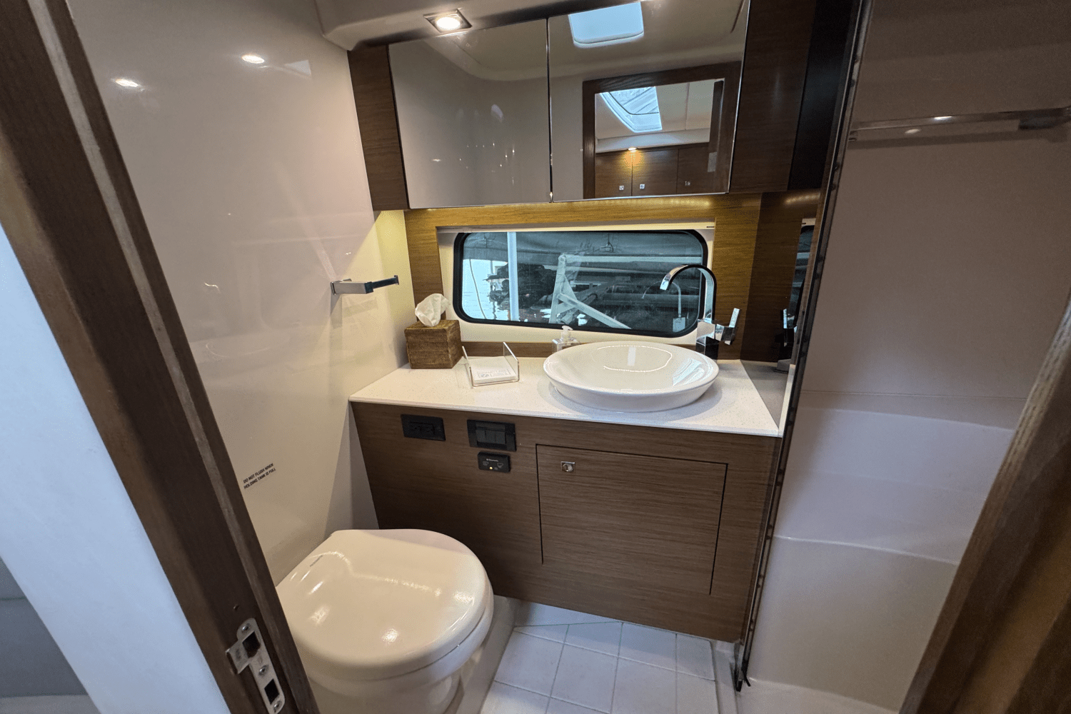 2015 Cruisers Yachts 390 EXPRESS COUPE Image Thumbnail #43