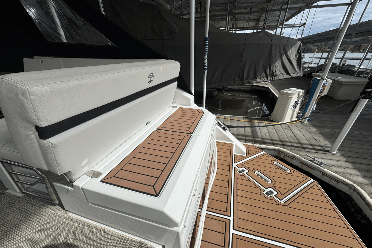 2015 Cruisers Yachts 390 EXPRESS COUPE Image Thumbnail #12
