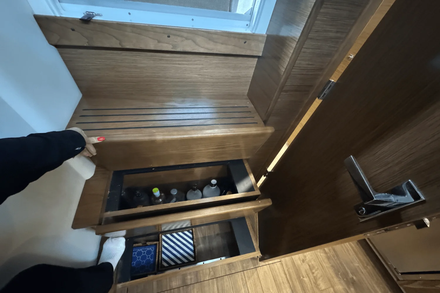 2015 Cruisers Yachts 390 EXPRESS COUPE Image Thumbnail #44