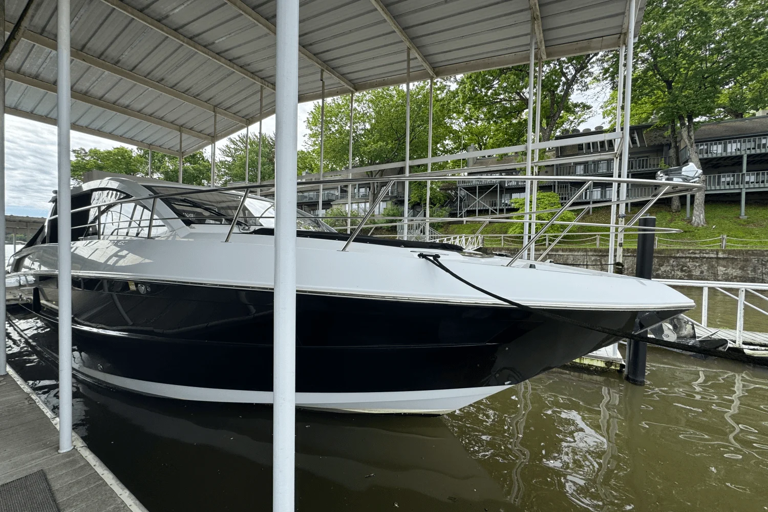 2015 Cruisers Yachts 390 EXPRESS COUPE Image Thumbnail #4