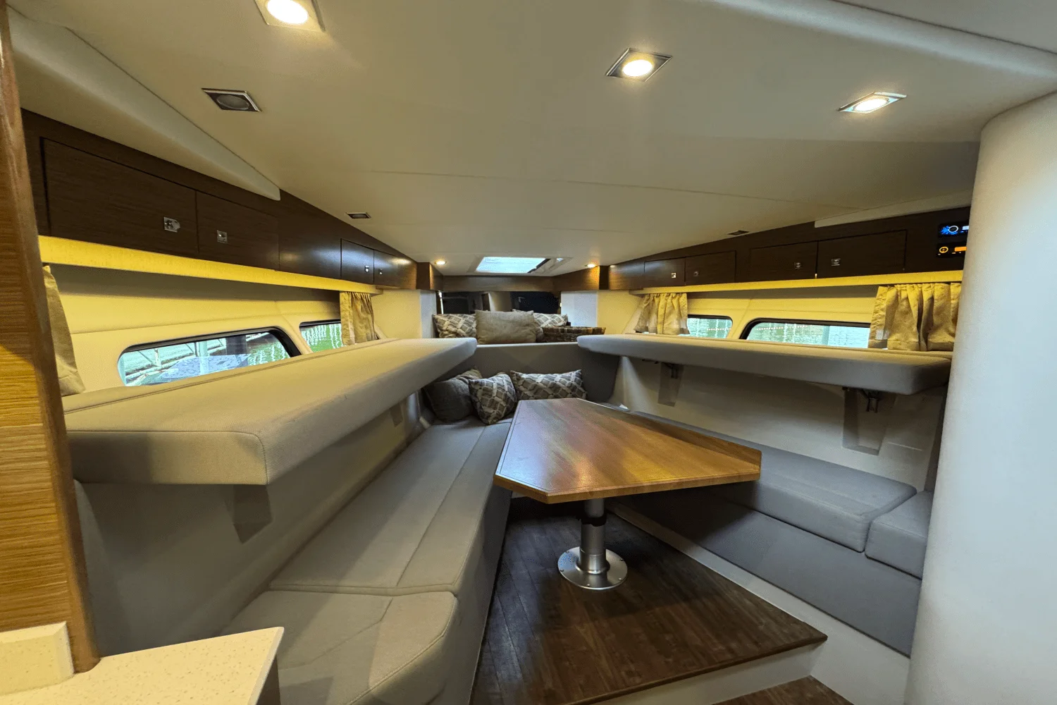 2015 Cruisers Yachts 390 EXPRESS COUPE Image Thumbnail #41