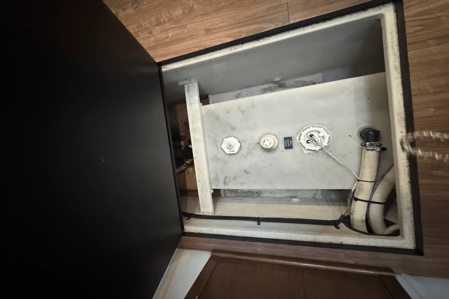 2015 Cruisers Yachts 390 EXPRESS COUPE Image Thumbnail #45