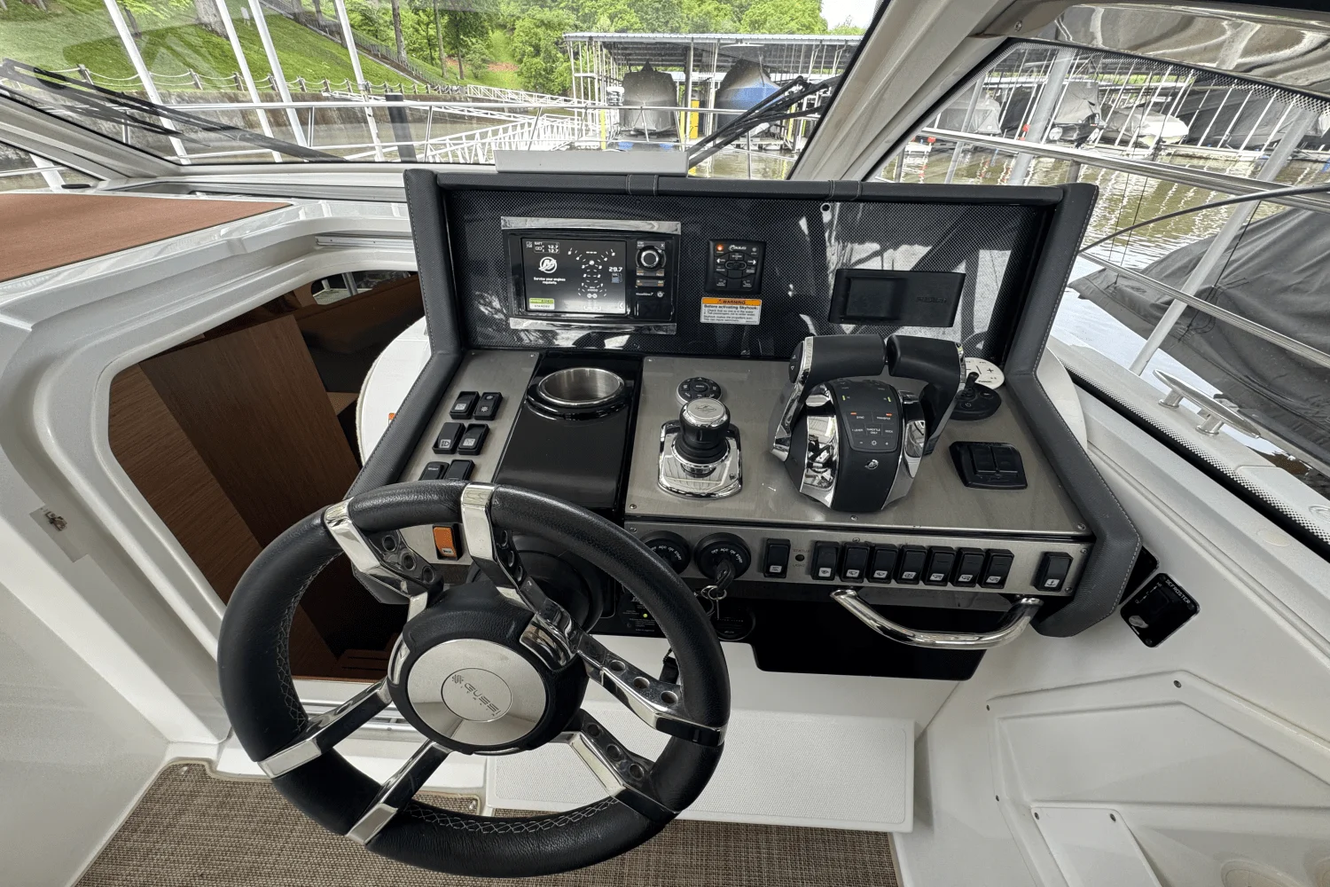2015 Cruisers Yachts 390 EXPRESS COUPE Image Thumbnail #27