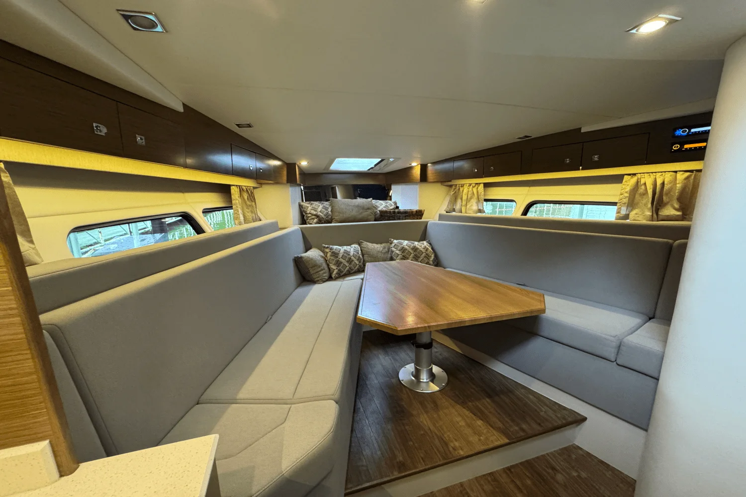 2015 Cruisers Yachts 390 EXPRESS COUPE Image Thumbnail #39