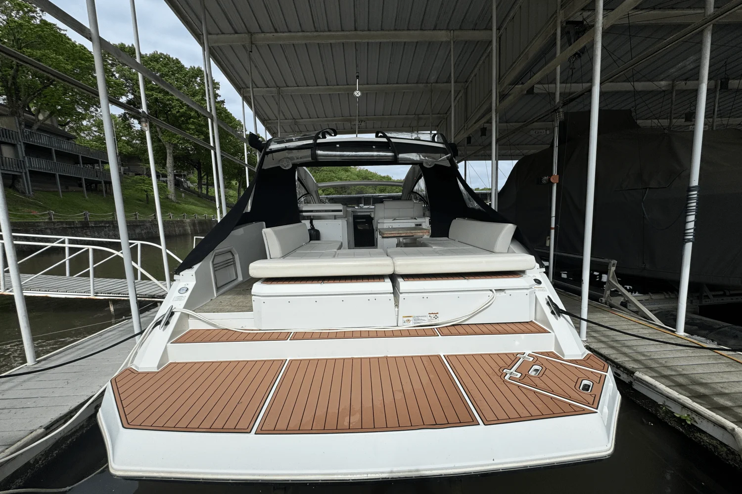 2015 Cruisers Yachts 390 EXPRESS COUPE Image Thumbnail #14