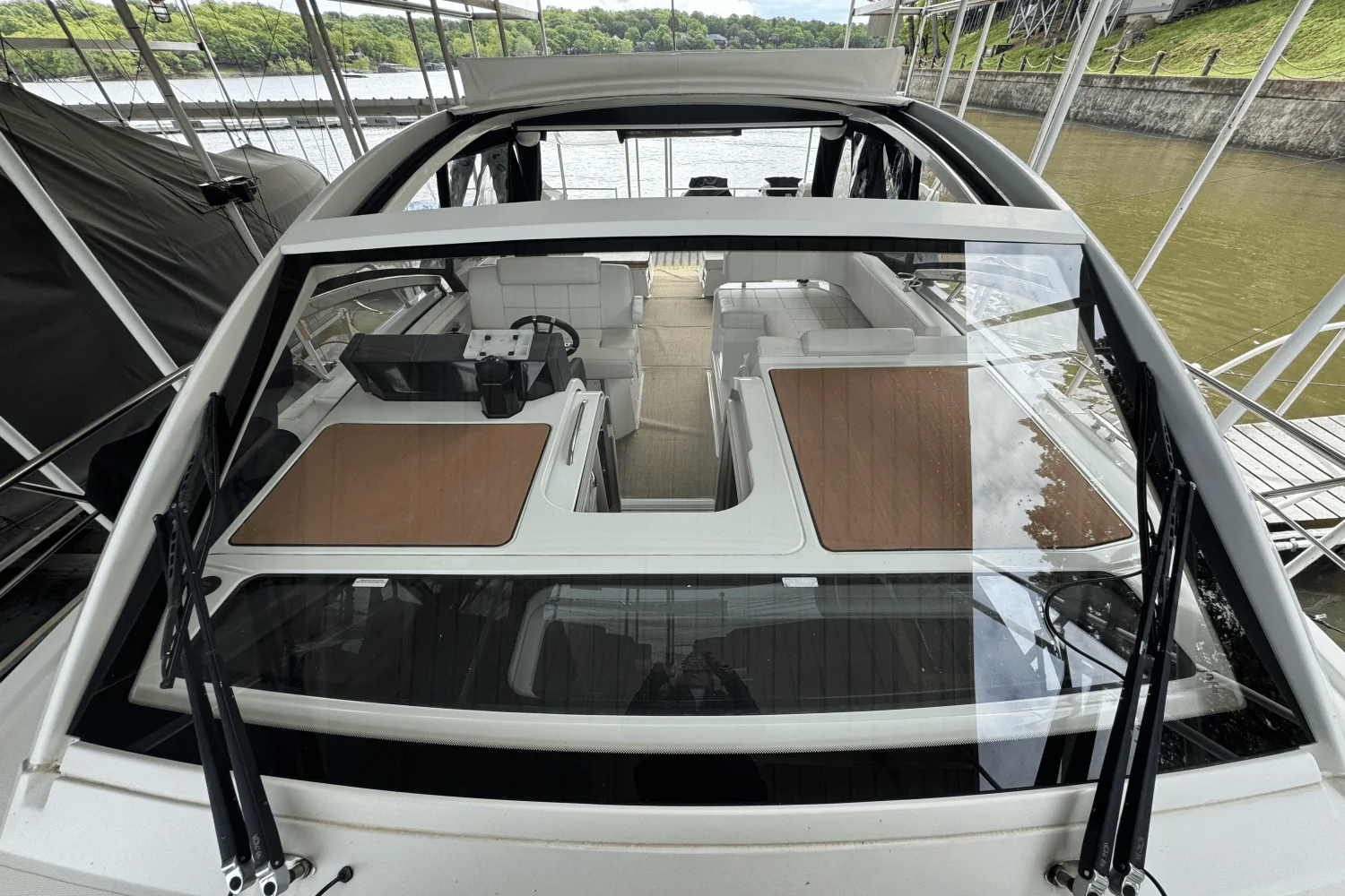 2015 Cruisers Yachts 390 EXPRESS COUPE Image Thumbnail #9