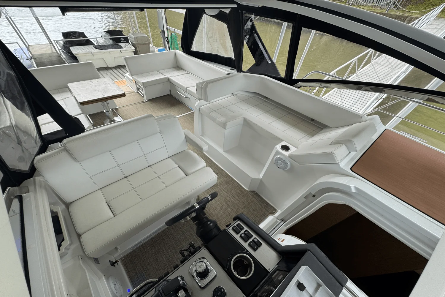 2015 Cruisers Yachts 390 EXPRESS COUPE Image Thumbnail #29