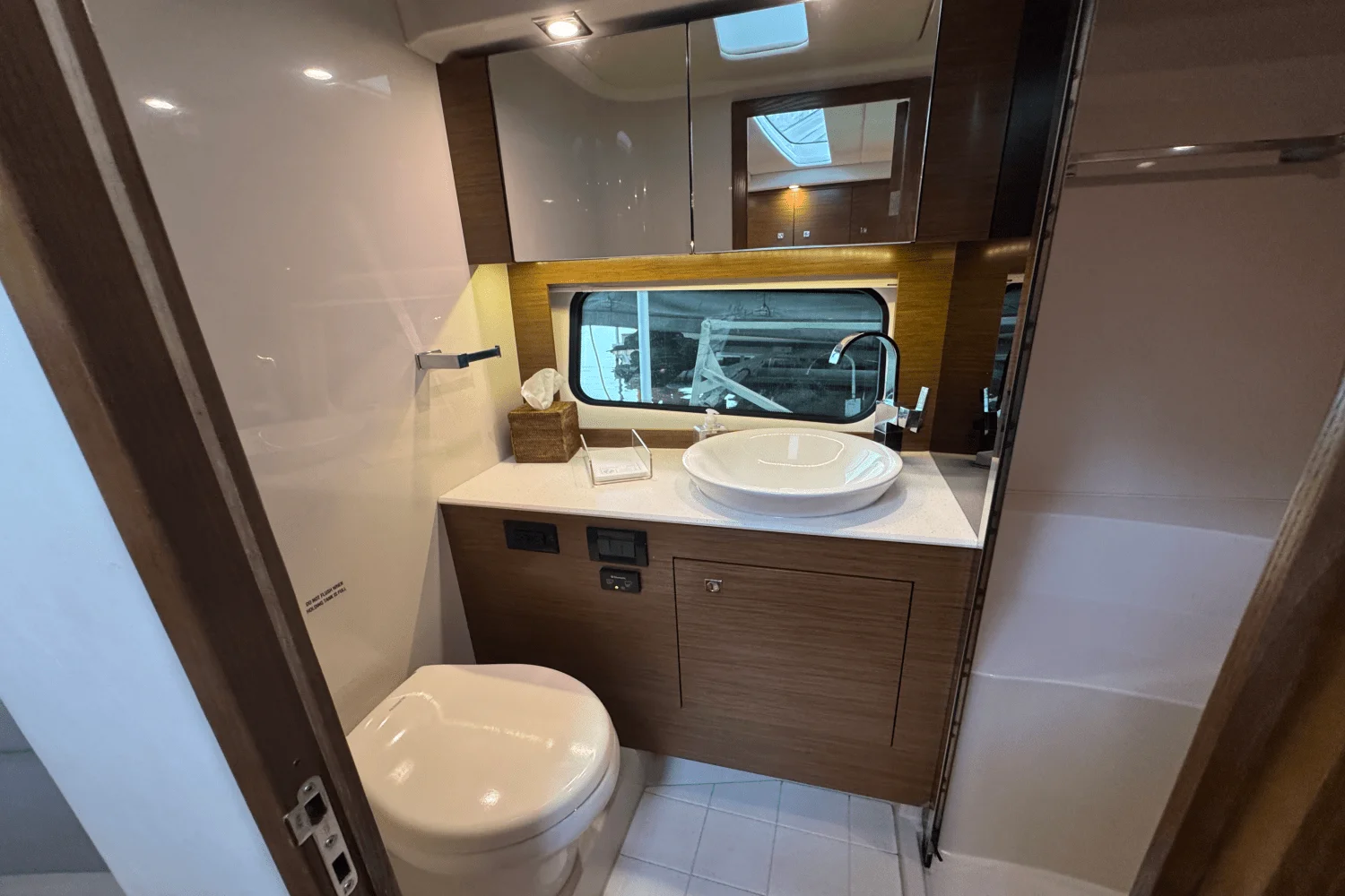 2015 Cruisers Yachts 390 EXPRESS COUPE Image Thumbnail #43