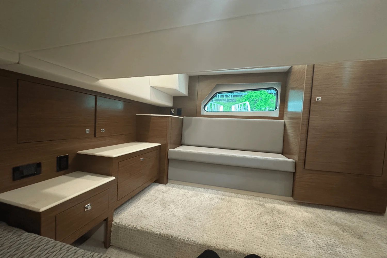 2015 Cruisers Yachts 390 EXPRESS COUPE Image Thumbnail #34