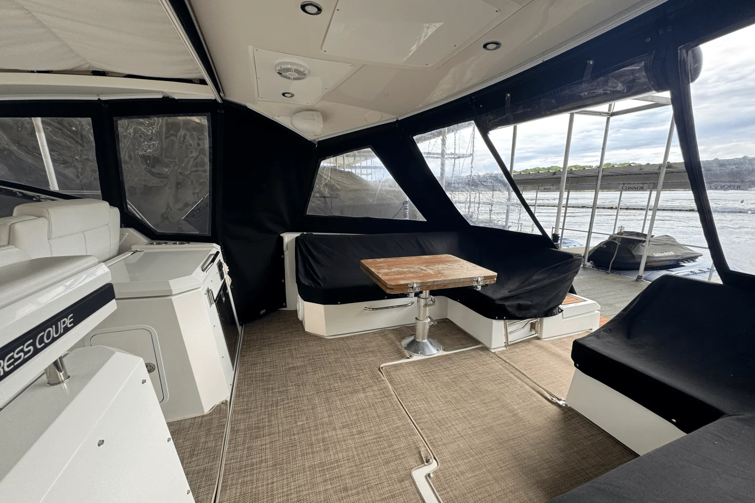 2015 Cruisers Yachts 390 EXPRESS COUPE Image Thumbnail #26