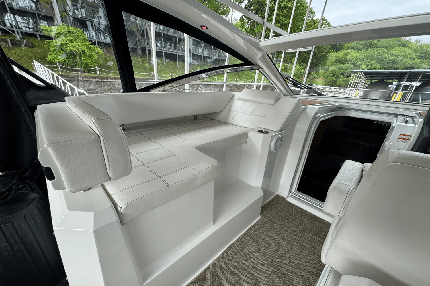2015 Cruisers Yachts 390 EXPRESS COUPE Image Thumbnail #22