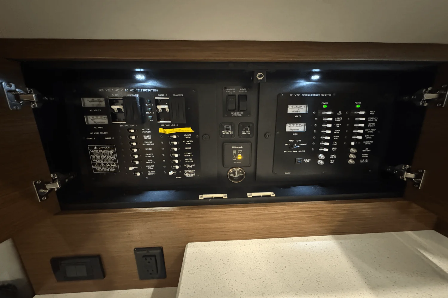 2015 Cruisers Yachts 390 EXPRESS COUPE Image Thumbnail #36