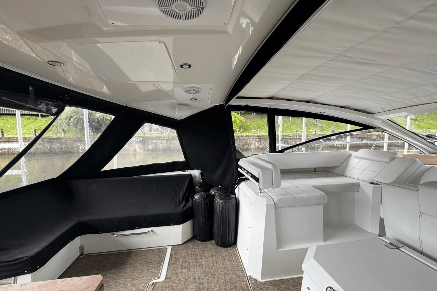 2015 Cruisers Yachts 390 EXPRESS COUPE Image Thumbnail #21