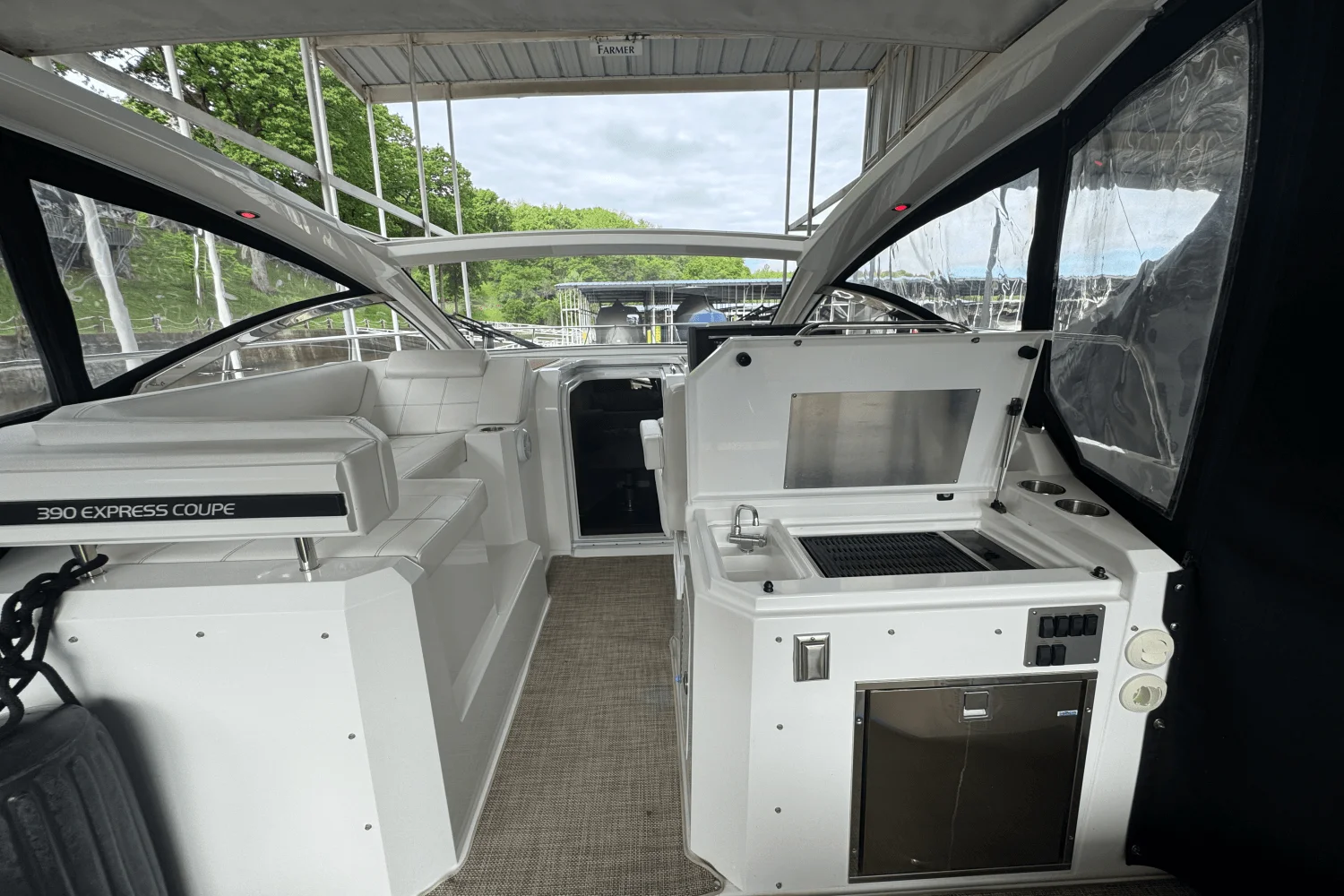 2015 Cruisers Yachts 390 EXPRESS COUPE Image Thumbnail #19