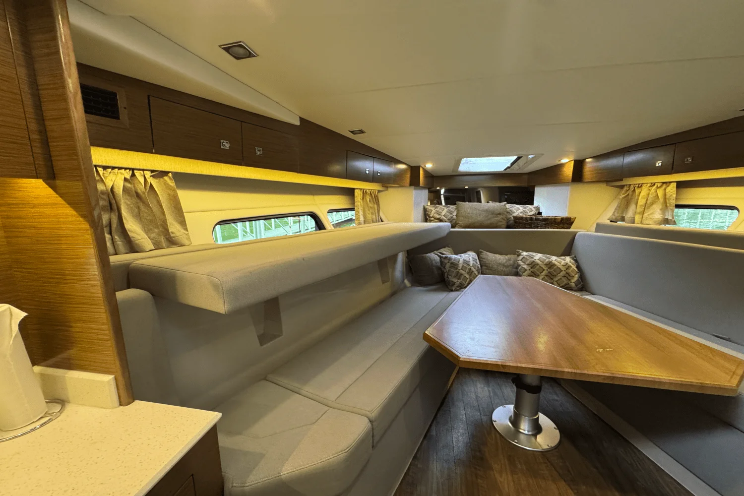2015 Cruisers Yachts 390 EXPRESS COUPE Image Thumbnail #40