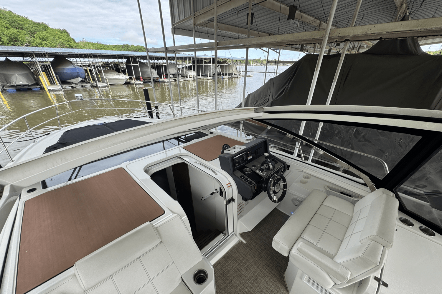 2015 Cruisers Yachts 390 EXPRESS COUPE Image Thumbnail #30
