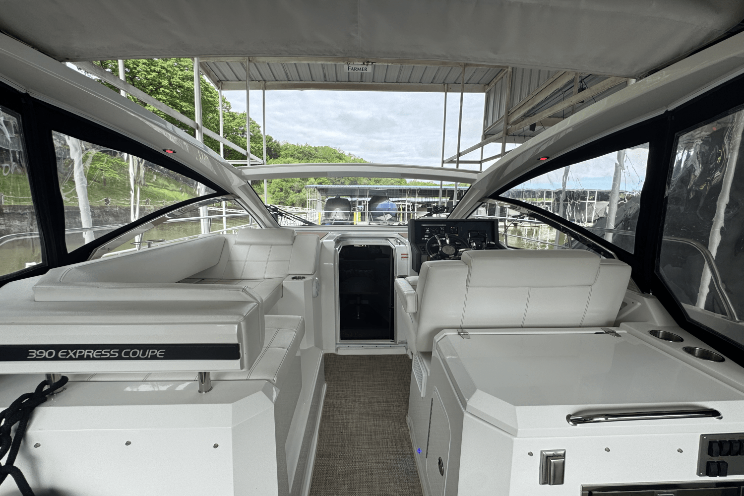2015 Cruisers Yachts 390 EXPRESS COUPE Image Thumbnail #20