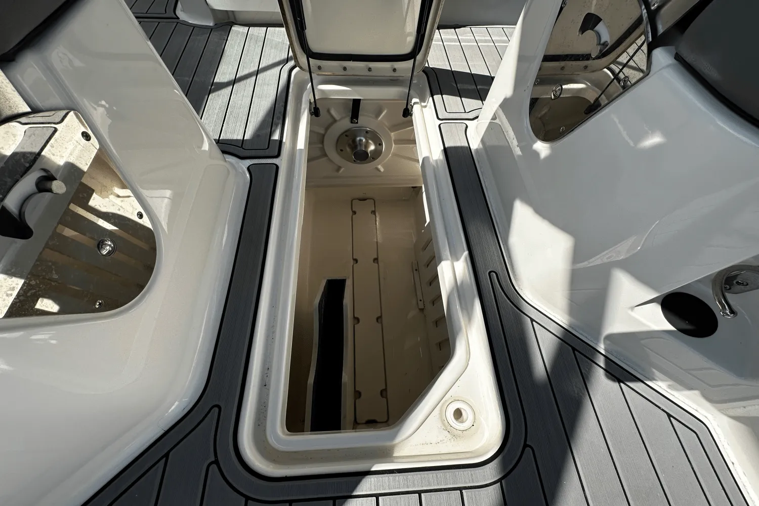 2023 Sea Ray 250 SDX-OB Image Thumbnail #20