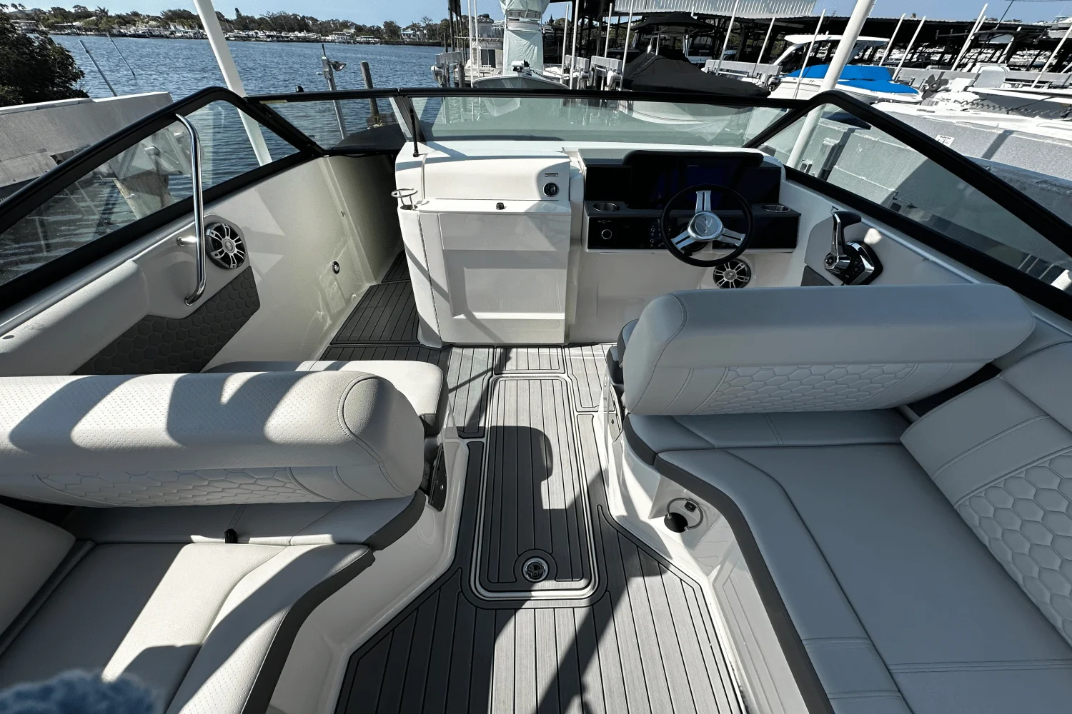 2023 Sea Ray 250 SDX-OB Image Thumbnail #15