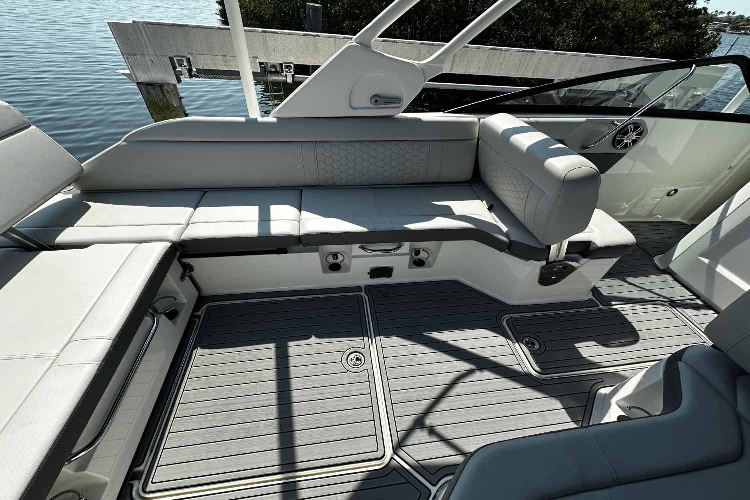 2023 Sea Ray 250 SDX-OB Image Thumbnail #12