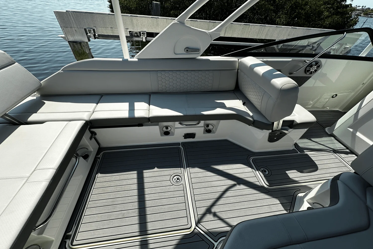 2023 Sea Ray 250 SDX-OB Image Thumbnail #12