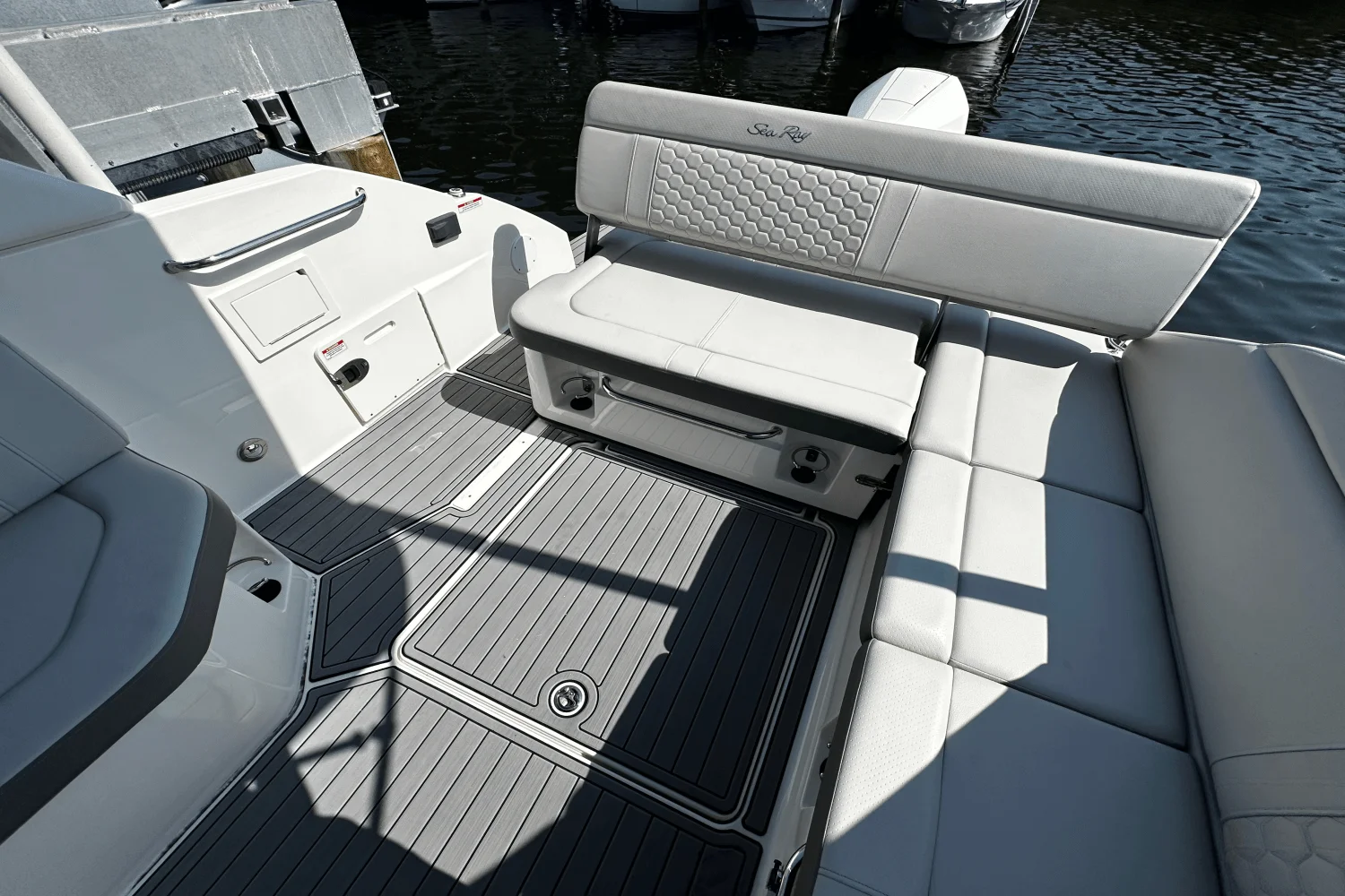 2023 Sea Ray 250 SDX-OB Image Thumbnail #13
