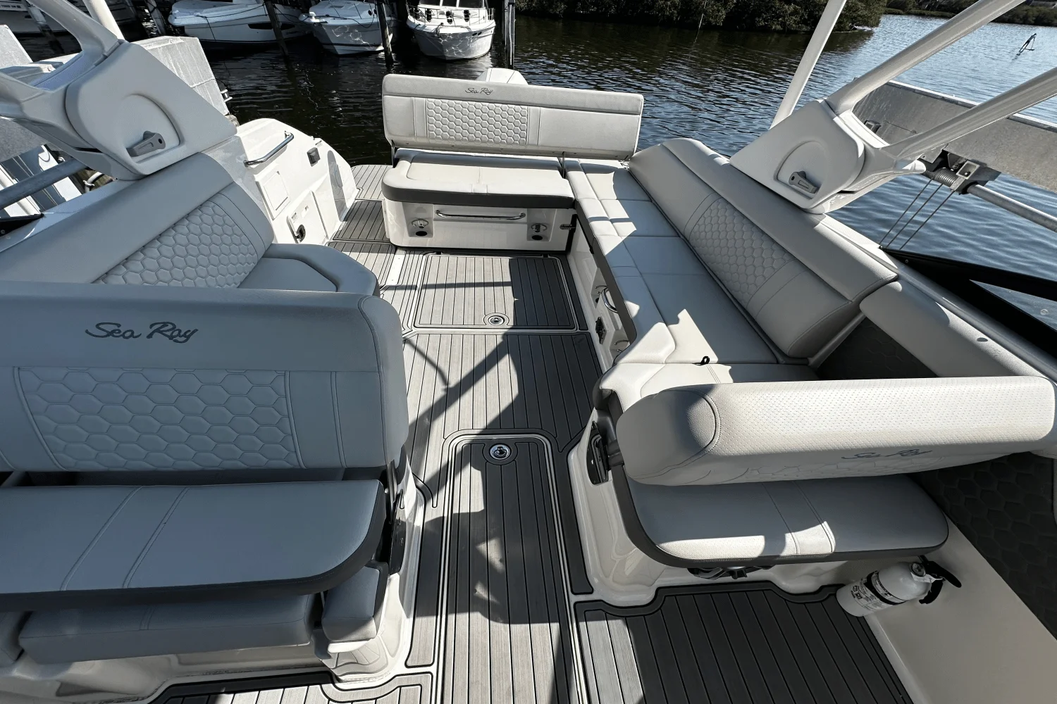 2023 Sea Ray 250 SDX-OB Image Thumbnail #32