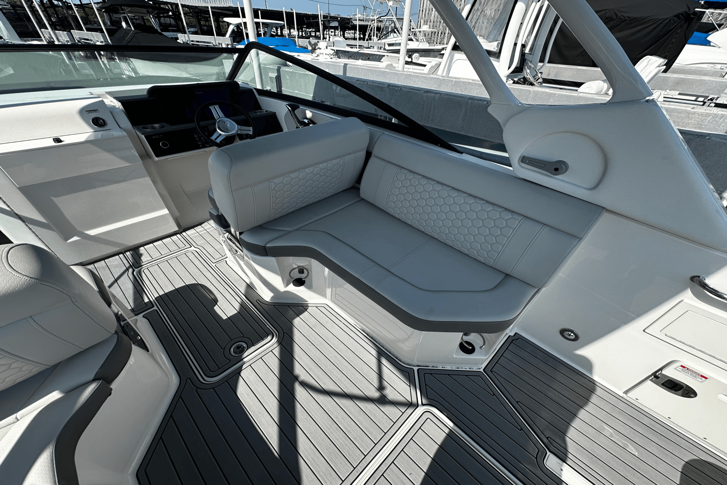 2023 Sea Ray 250 SDX-OB Image Thumbnail #14