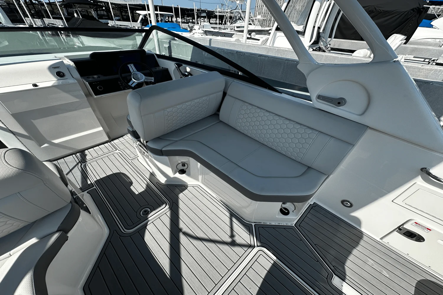 2023 Sea Ray 250 SDX-OB Image Thumbnail #14