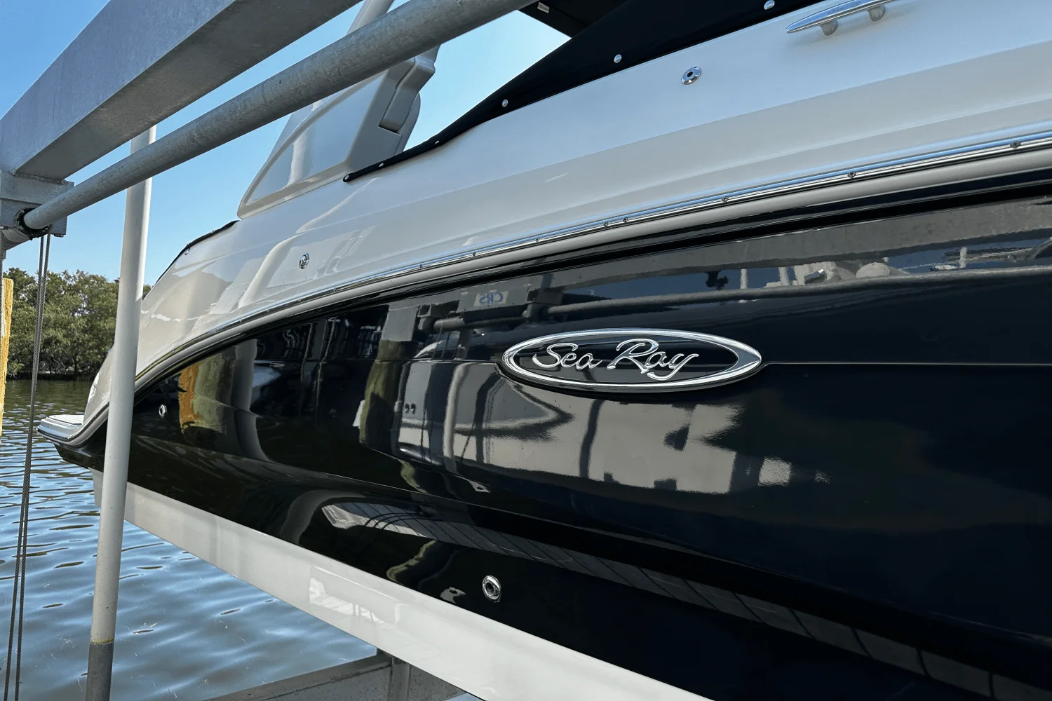 2023 Sea Ray 250 SDX-OB Image Thumbnail #3